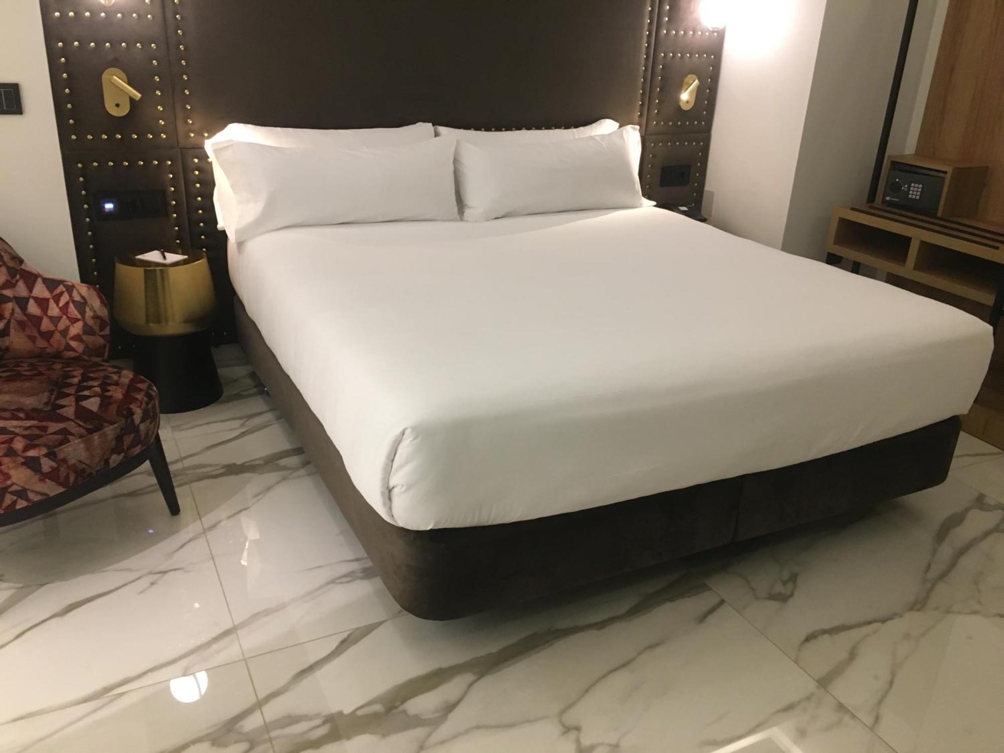 Hotel Las Tres Campanas Badajoz Luaran gambar